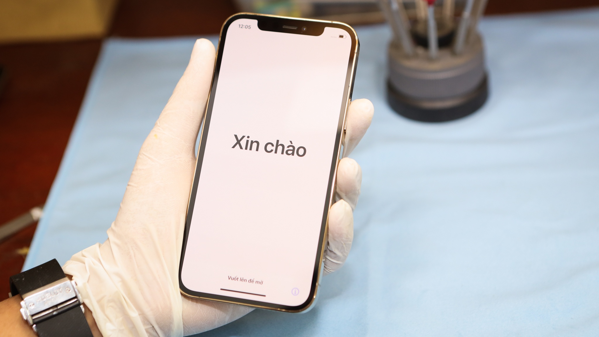 iPhone 12 Pro ma vang anh 2