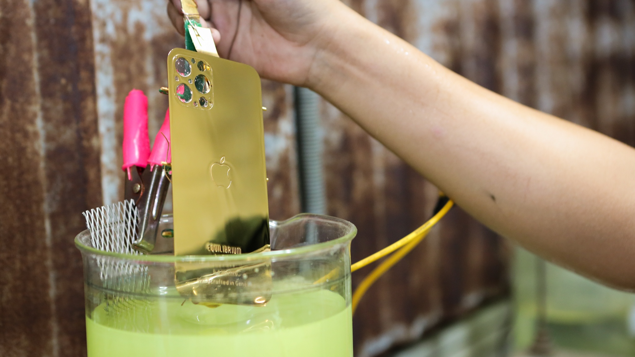 iPhone 12 Pro ma vang anh 10