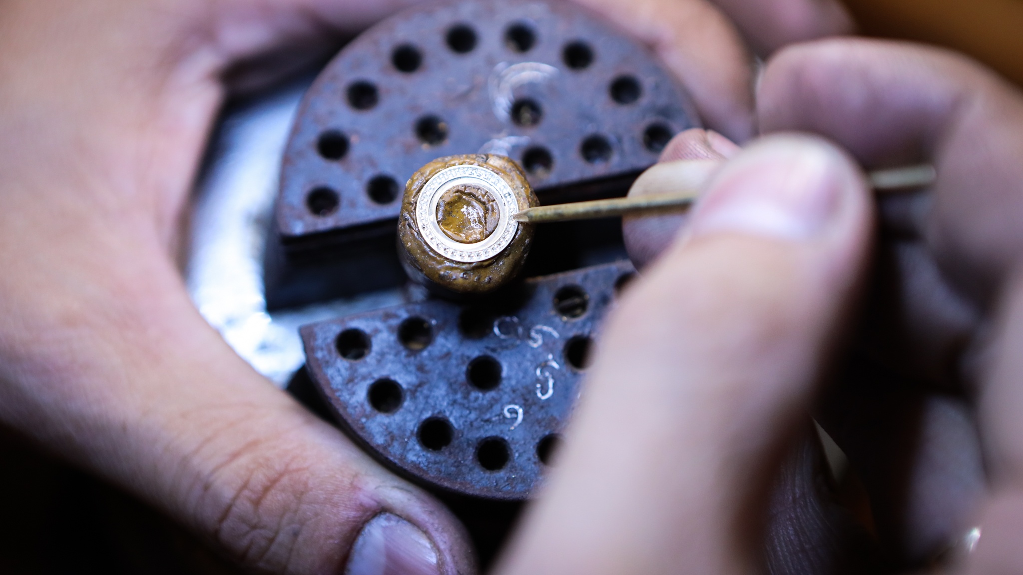 iPhone 12 Pro ma vang anh 13