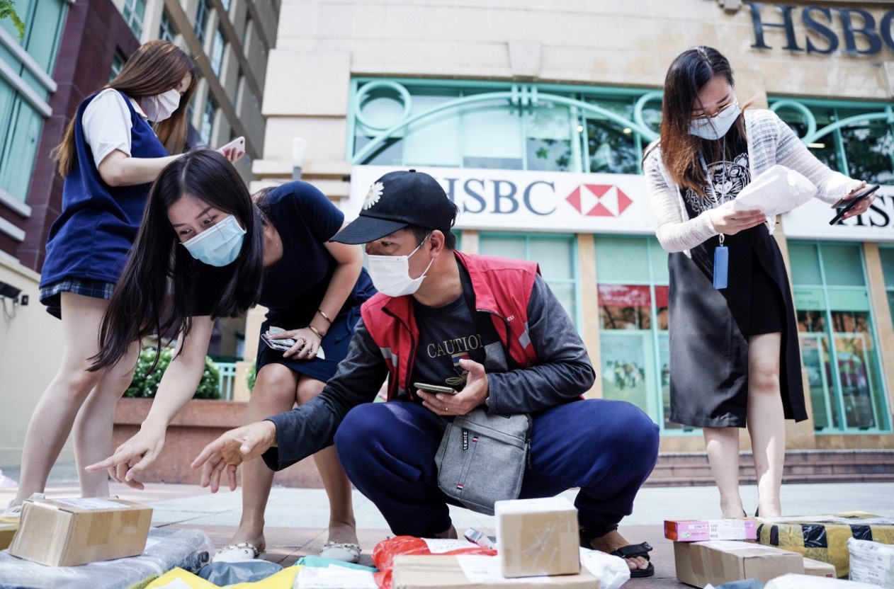 Shipper do ve cac toa nha sau ngay 11/11 hinh anh