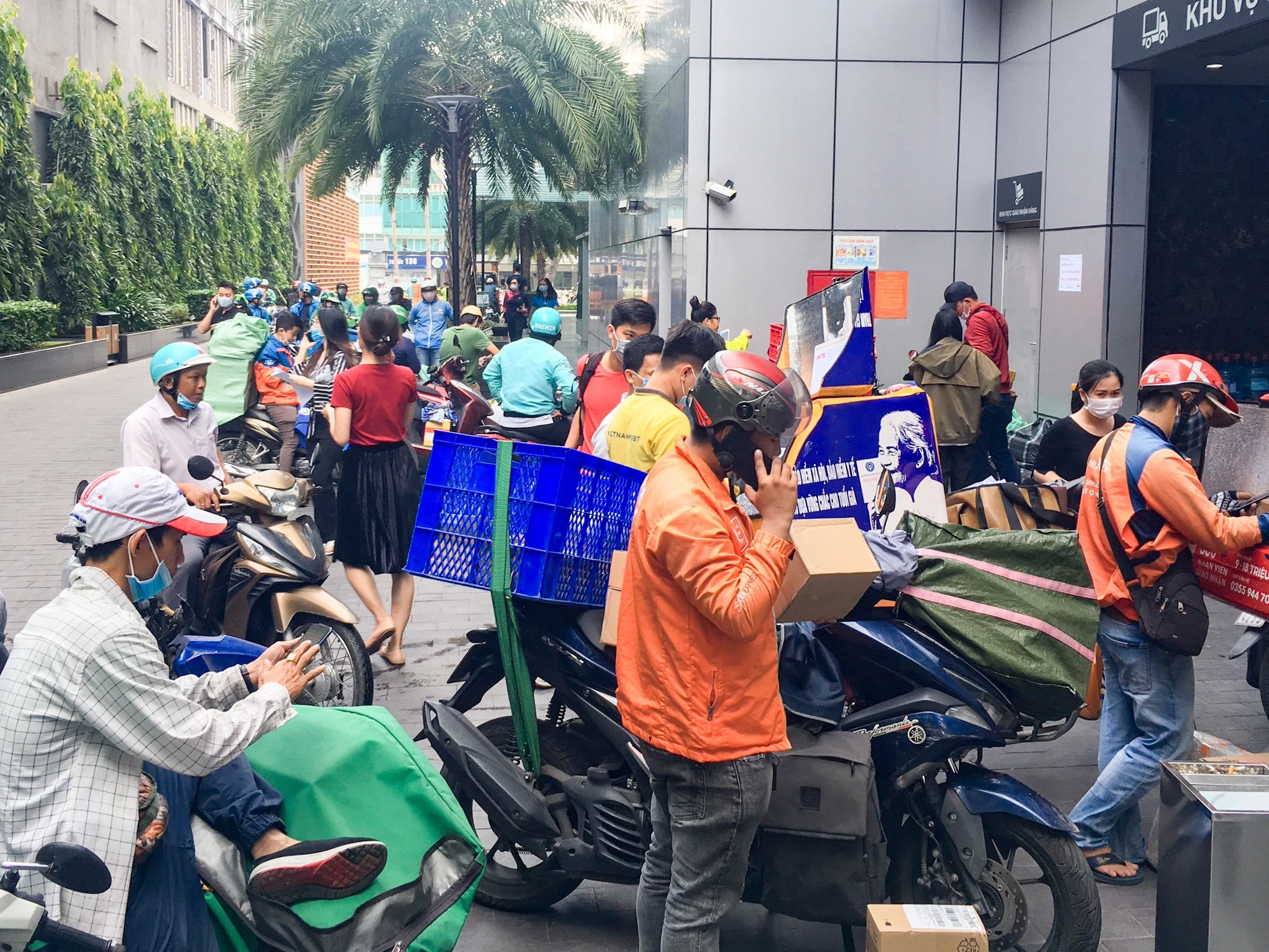 Giao hang sau ngay doc than anh 1