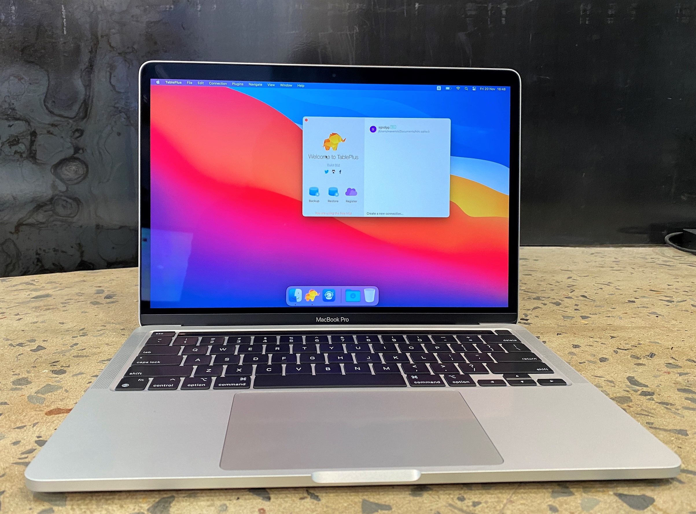 MacBook Pro moi dung chip M1 ve Viet Nam, gia tu 35,5 trieu dong hinh anh