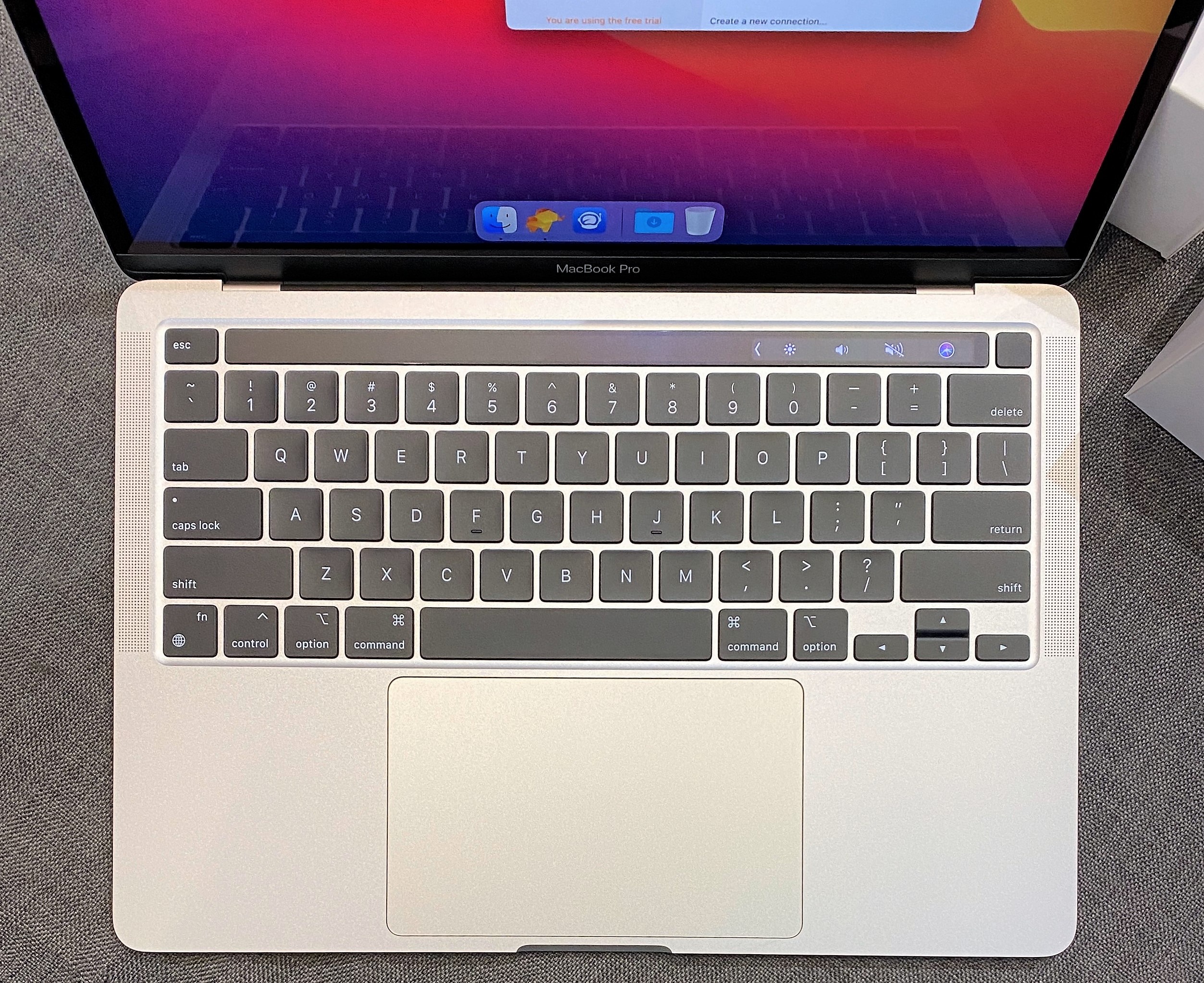 MacBook Pro dung chip M1 ve Viet Nam anh 2