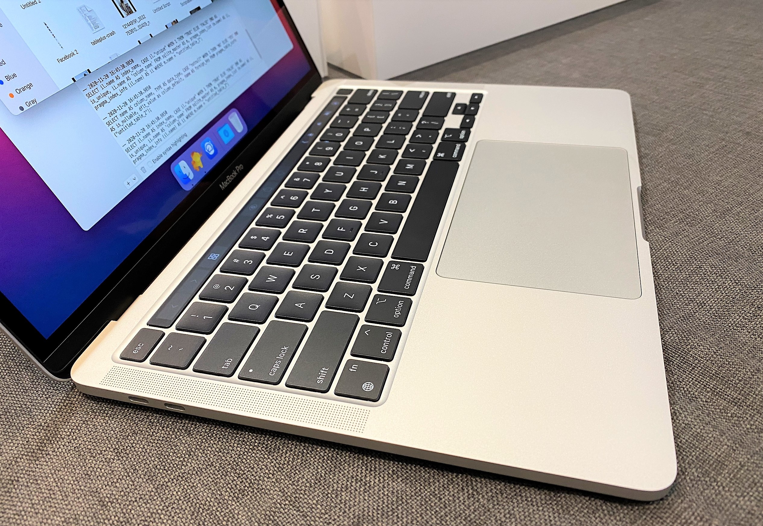 MacBook Pro dung chip M1 ve Viet Nam anh 3
