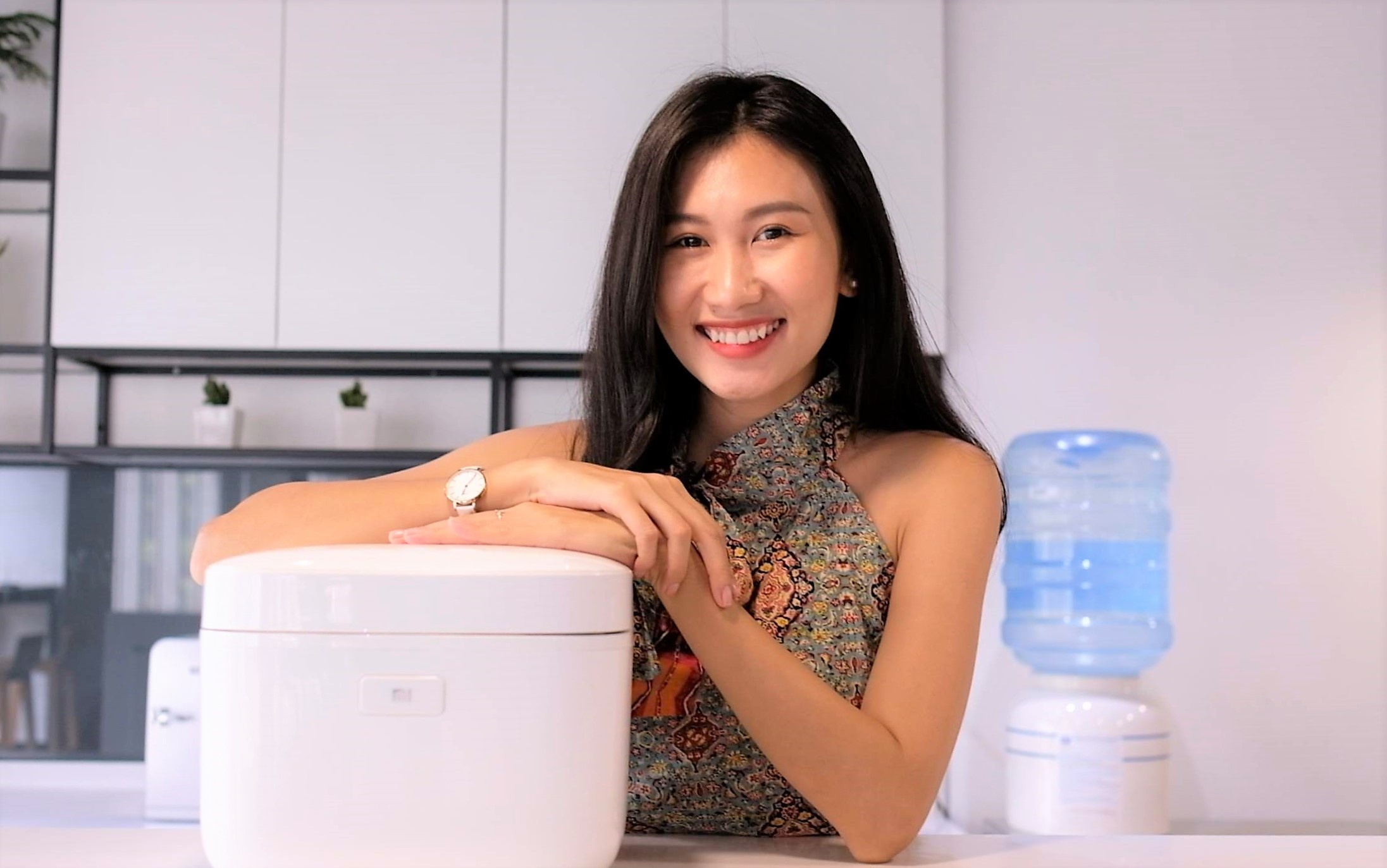 Trai nghiem noi com dien thong minh cao tan Xiaomi gia 2,4 trieu dong hinh anh