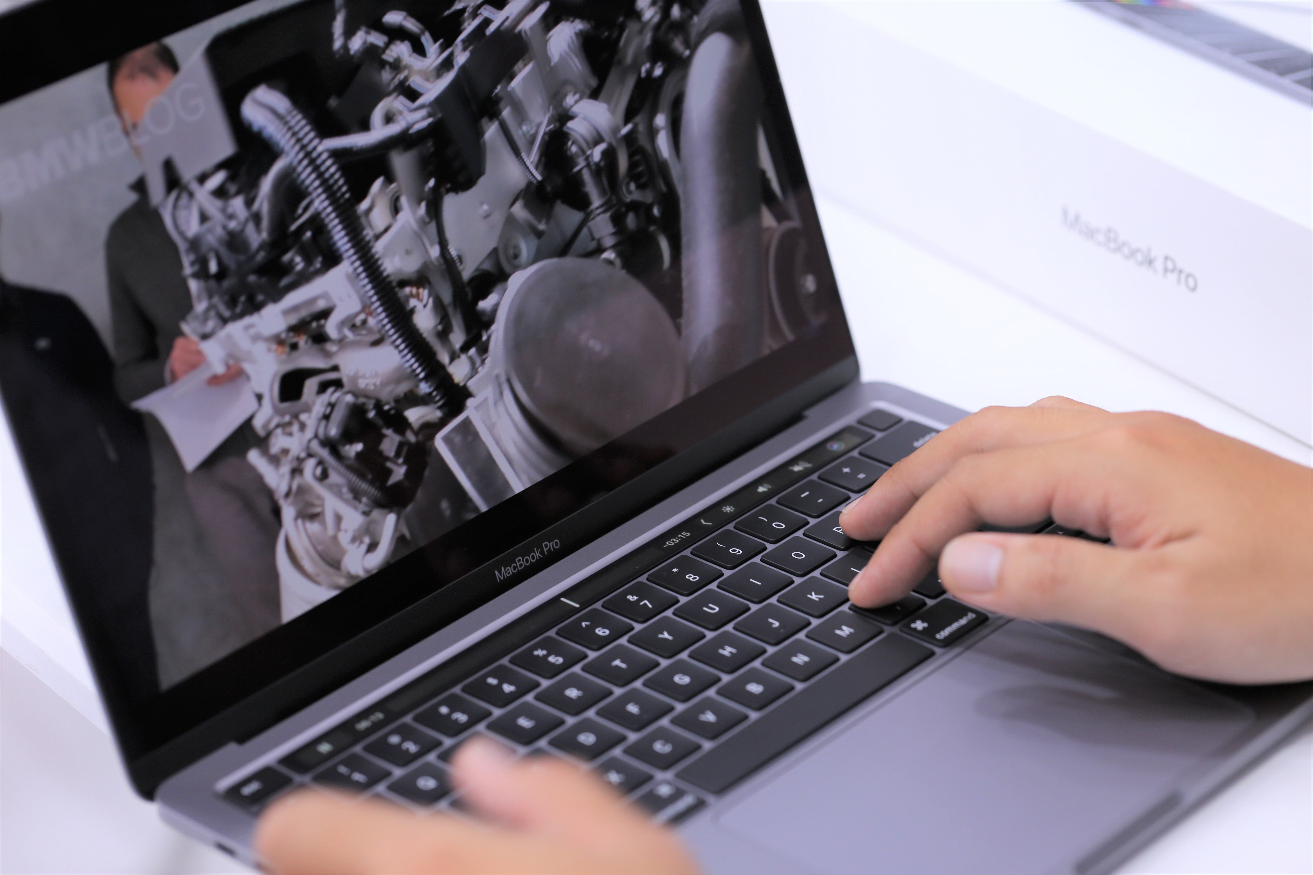 iPhone XR giam gia anh 8