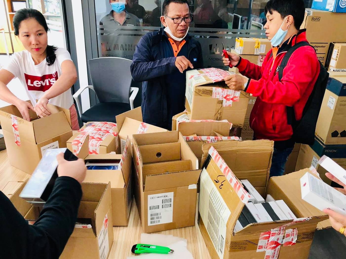 Mo ban iPhone 12 anh 1