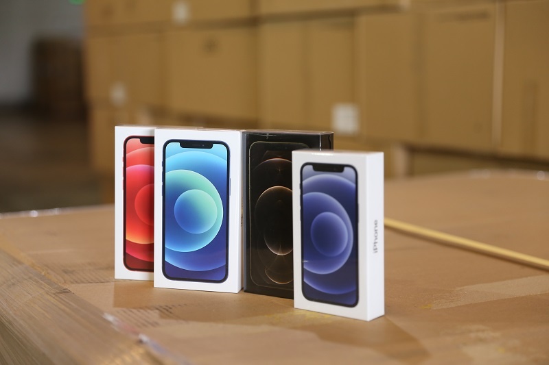 Mo ban iPhone 12 anh 3