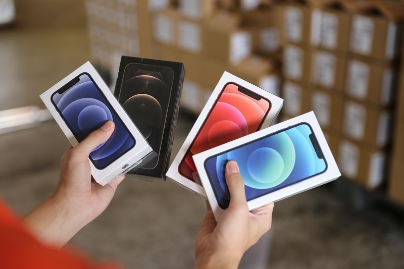 Mo ban iPhone 12 anh 6