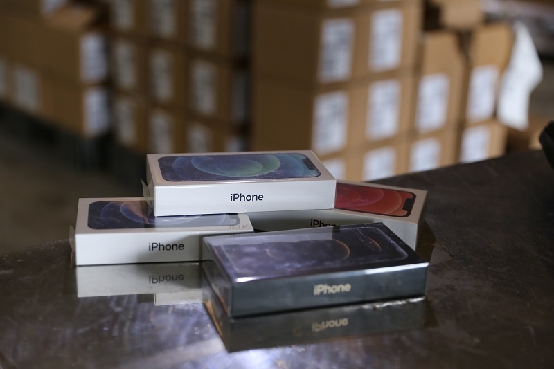 Mo ban iPhone 12 anh 7