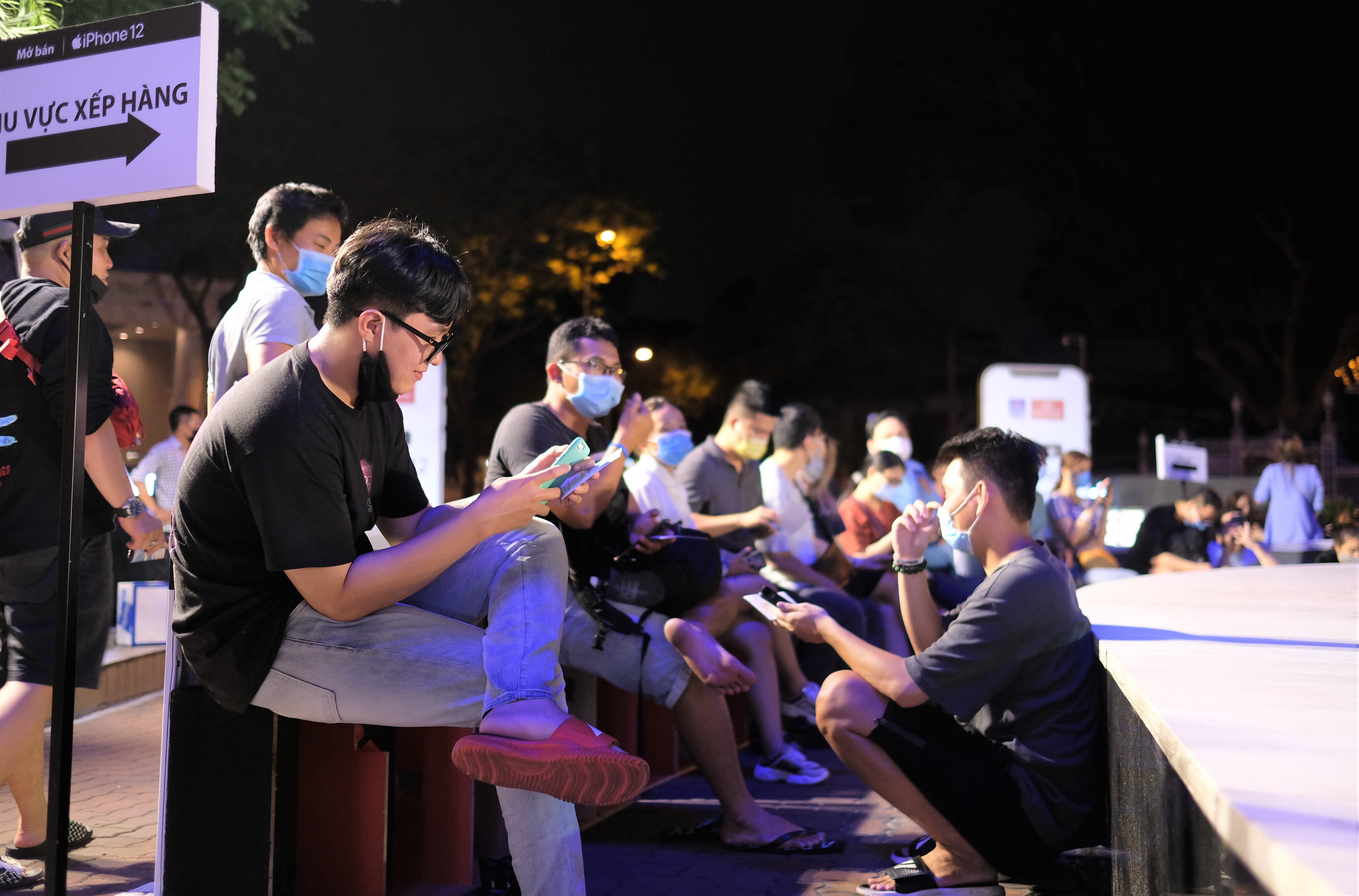 Mo ban iPhone 12 anh 3