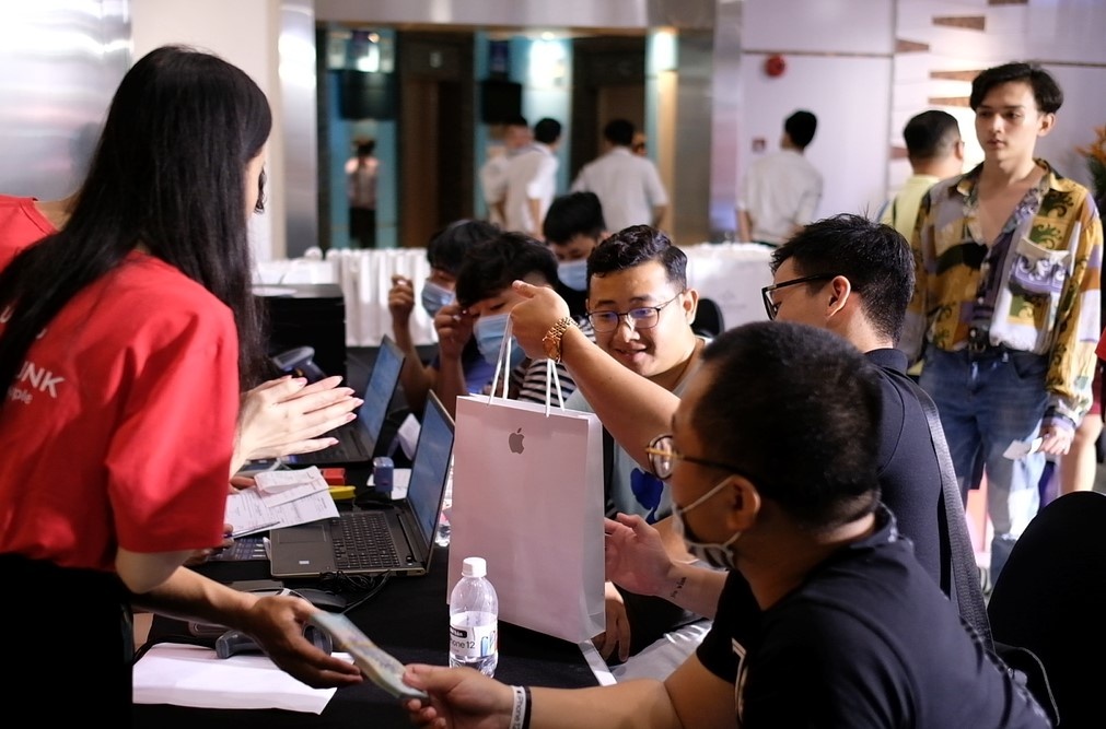 Mo ban iPhone 12 anh 12