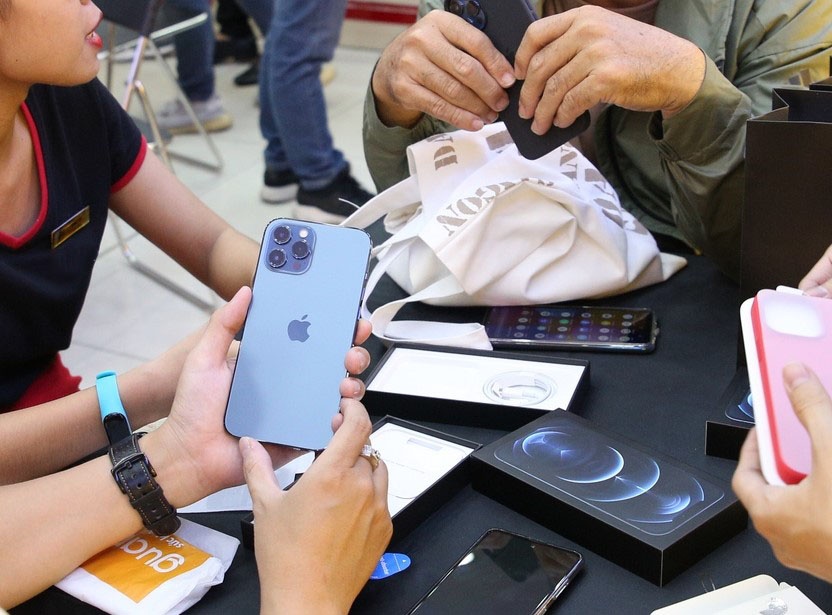 Gia iPhone 12 chinh hang anh 1