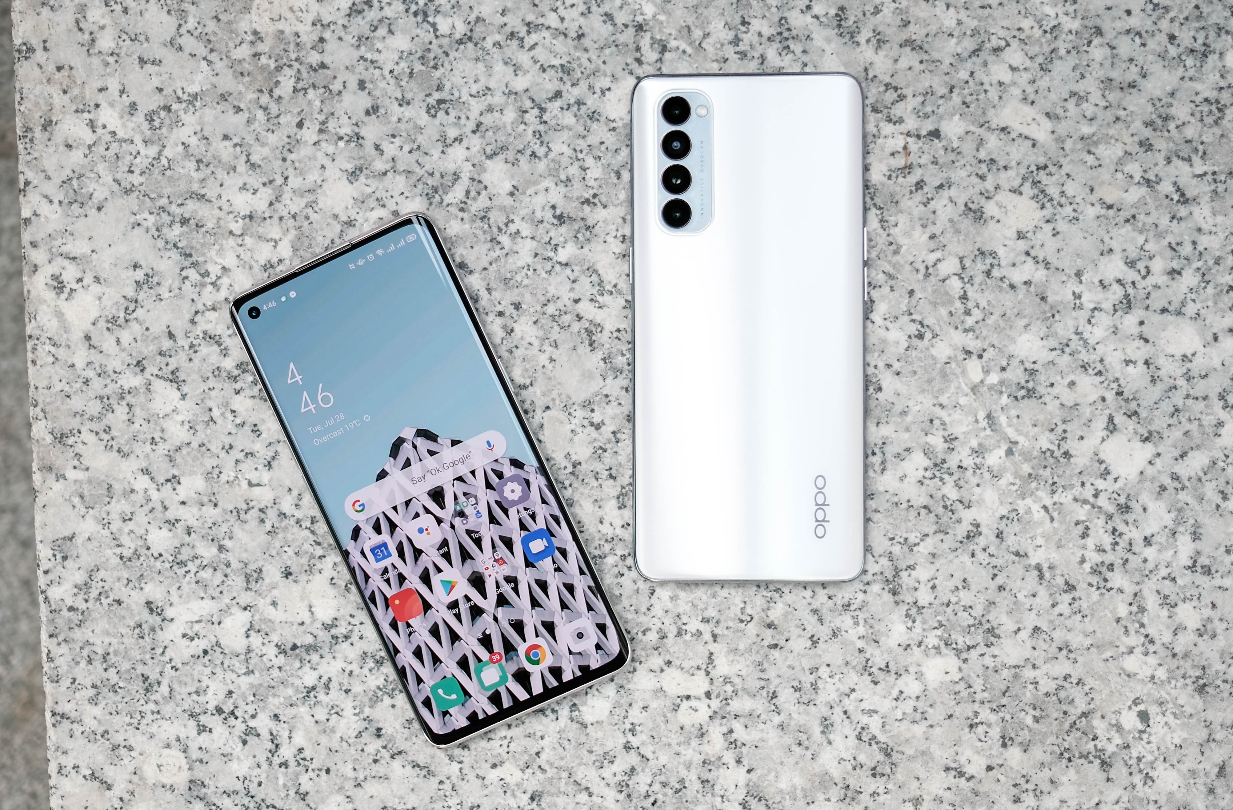 loat smartphone giam gia cuoi nam anh 5