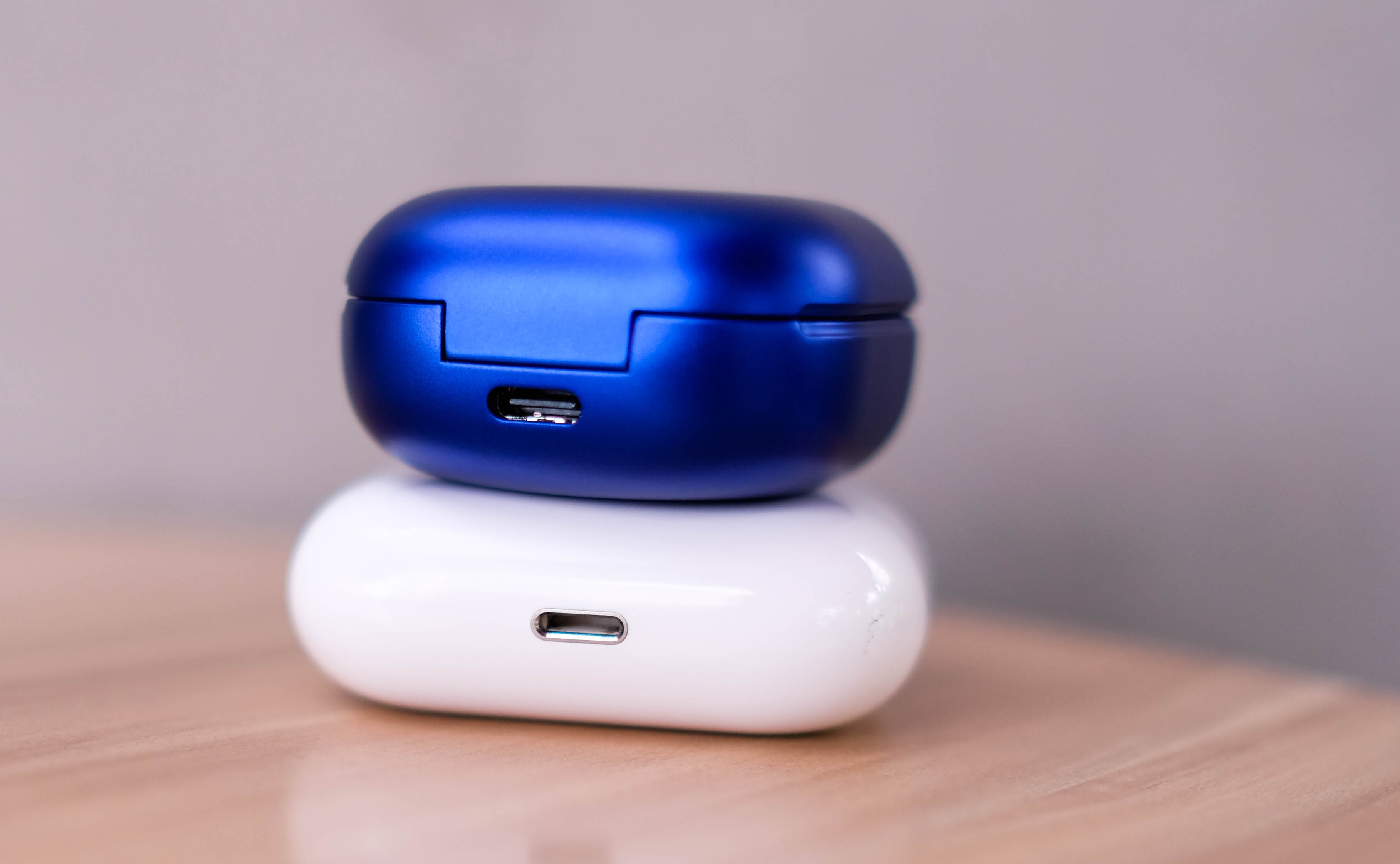 AirPods Pro voi Galaxy Buds Live anh 2