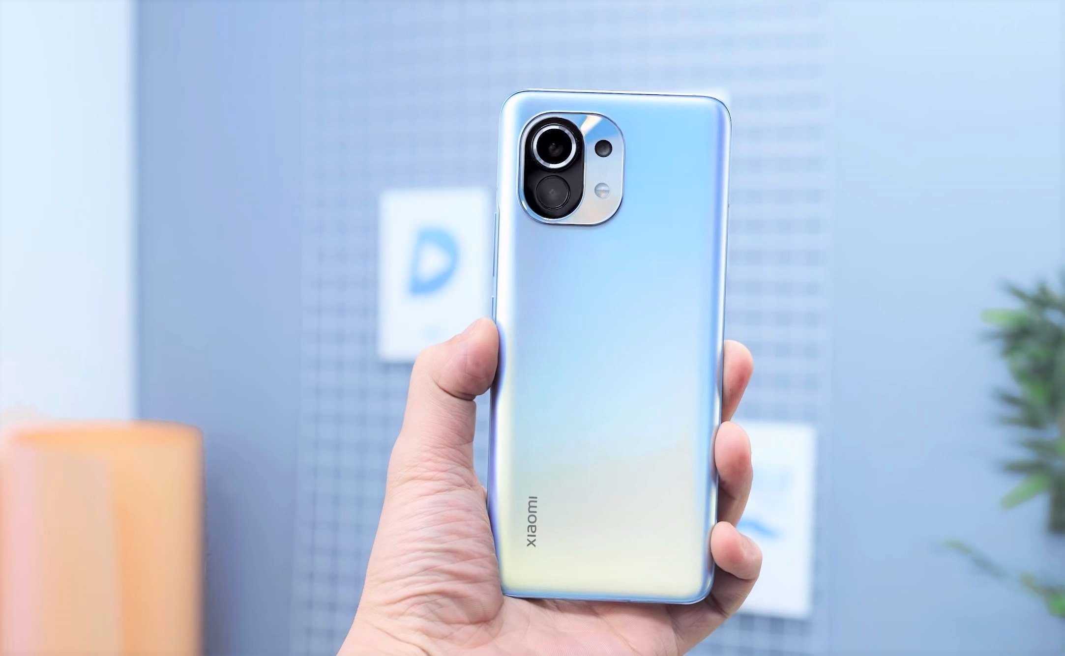 Xiaomi Mi 11 xach tay ve VN, gia 18,5 trieu dong nhung khong nen mua hinh anh