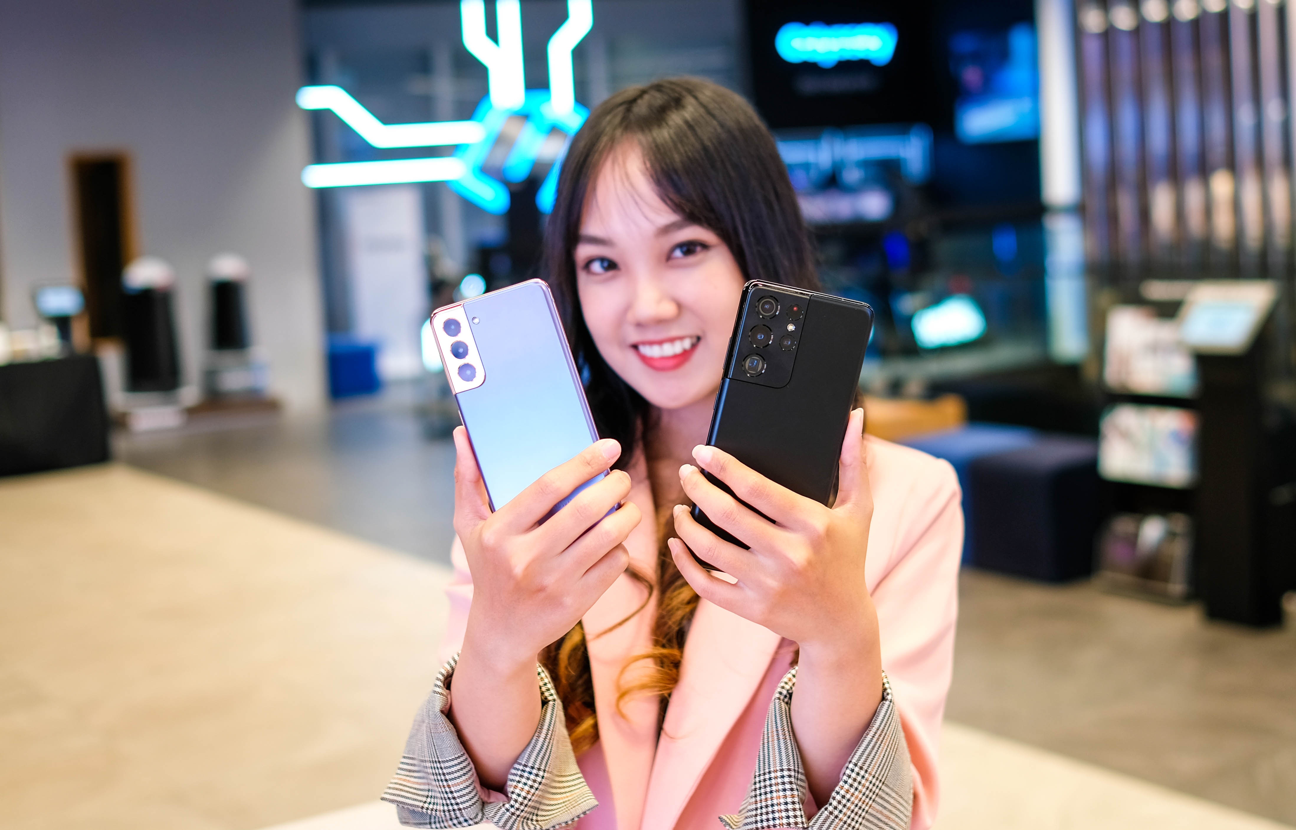 Danh gia nhanh Galaxy S21 va S21 Ultra hinh anh