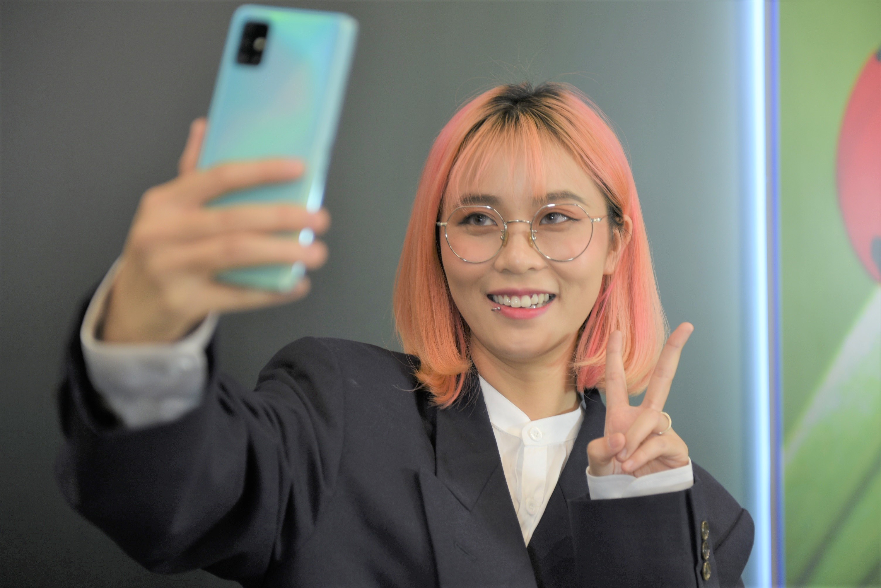 Loat smartphone chup anh dep choi Tet gia duoi 7 trieu dong hinh anh