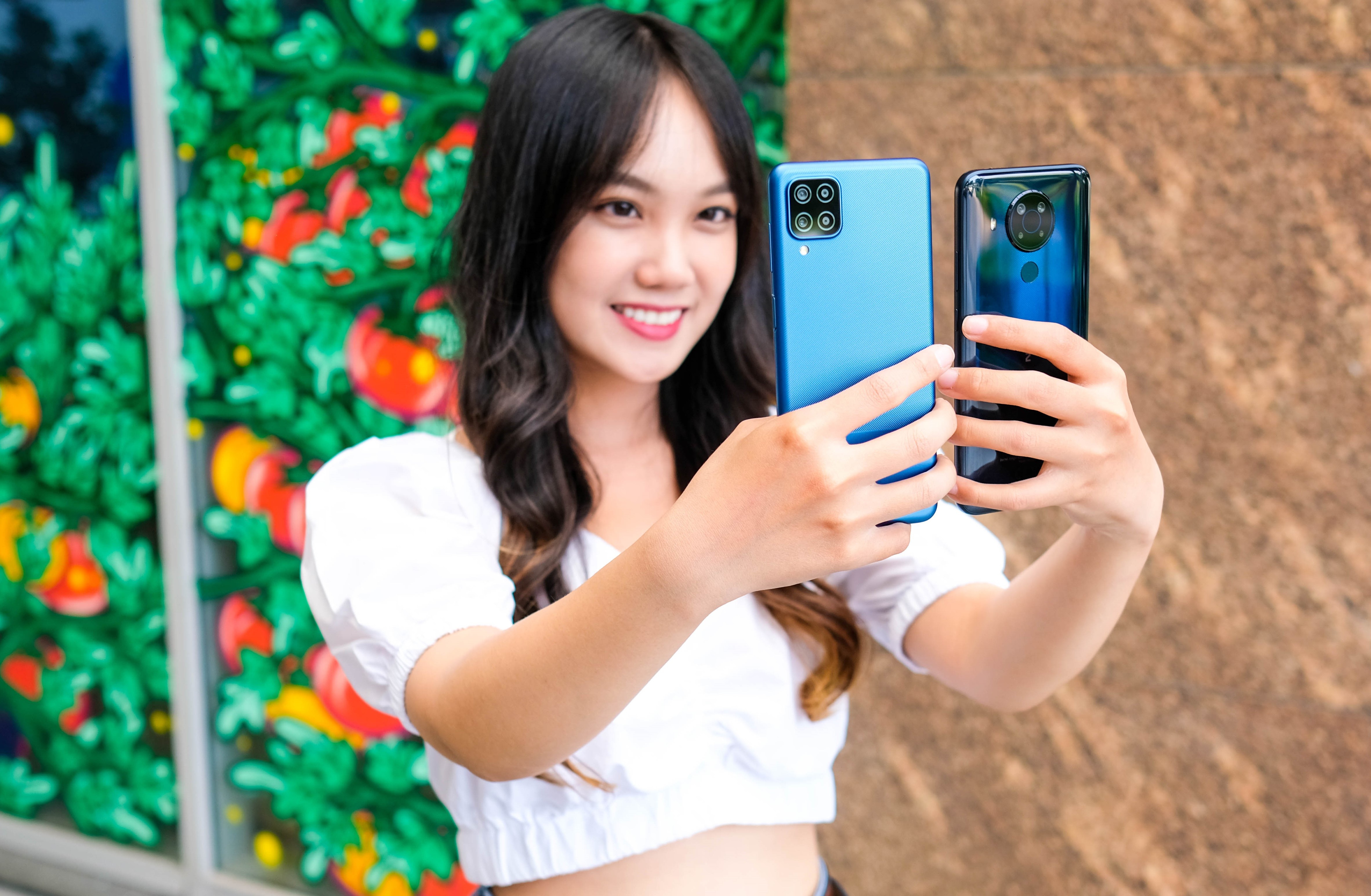 Voi 5 trieu nen mua smartphone gi pin lau, cau hinh tot? hinh anh