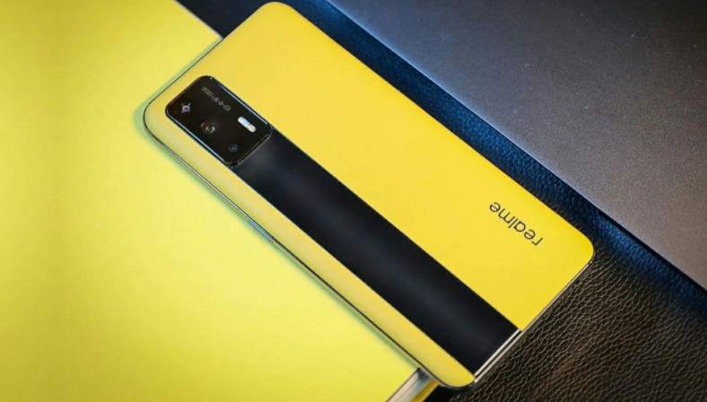 Smartphone Realme dung chip Snapdragon 888, gia 430 USD hinh anh