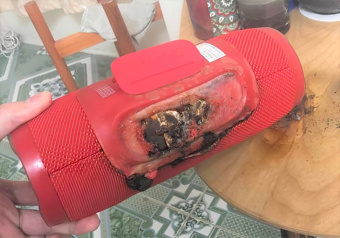 Cach phong tranh chay no loa Bluetooth khi sac lien tuc hinh anh