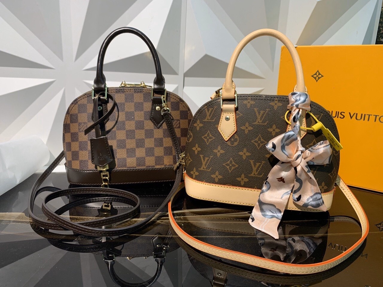 Tui Louis Vuitton gia duoc gan chip NFC, 'xin' hon hang that hinh anh