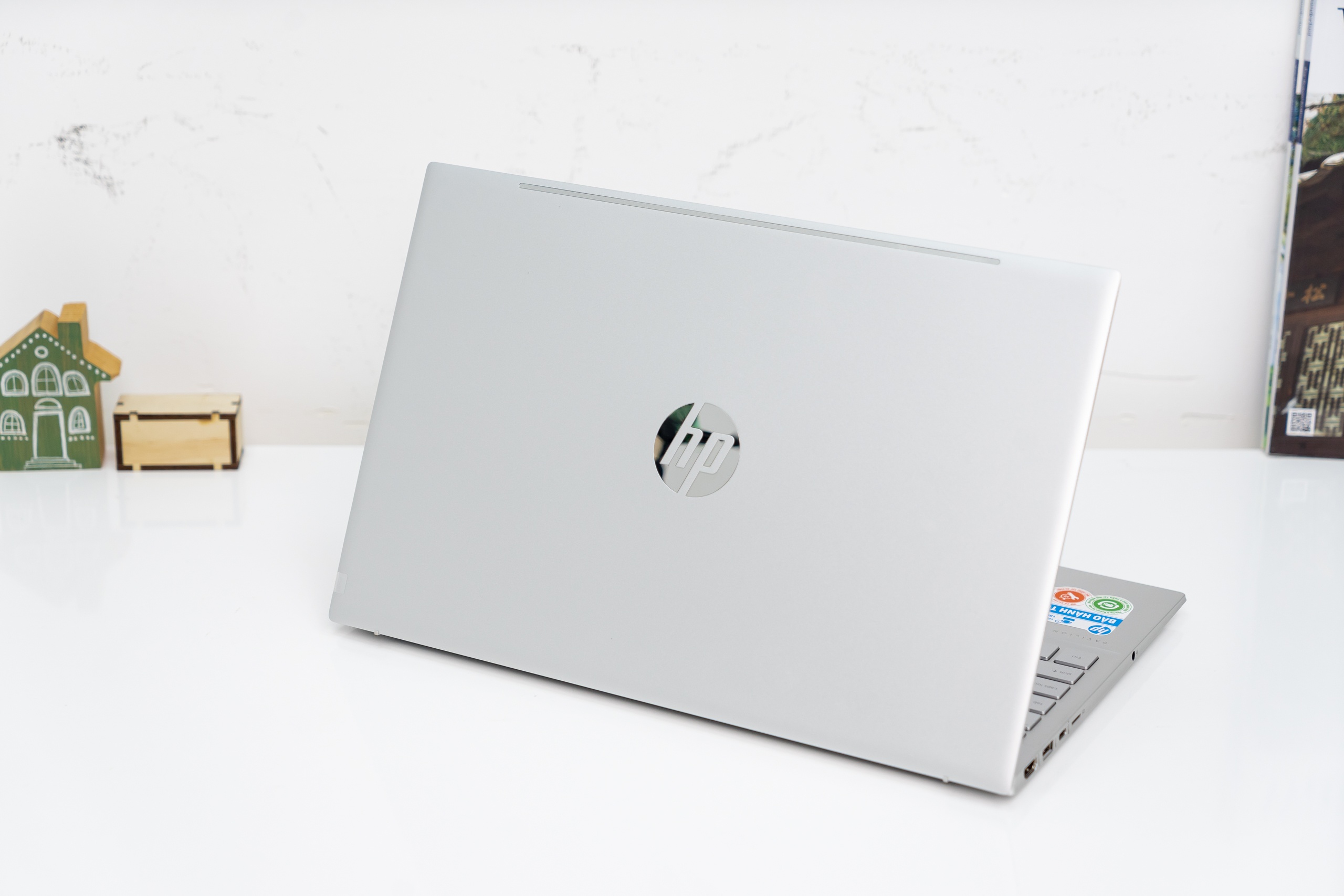 laptop ban chay thang 2 anh 8