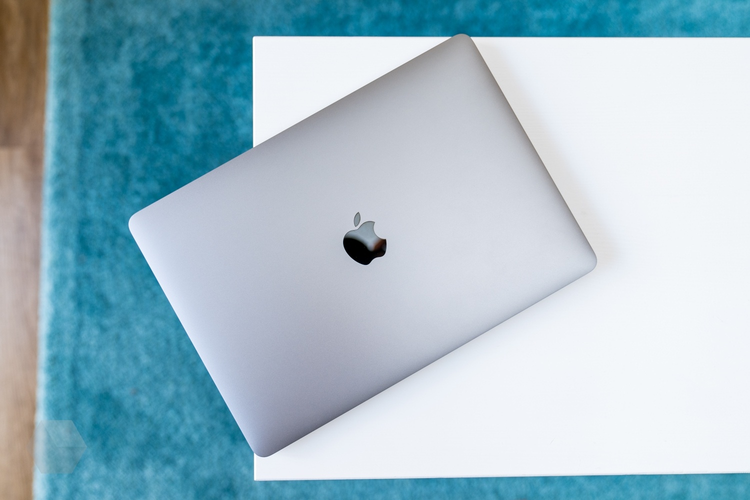 laptop ban chay thang 4 anh 6