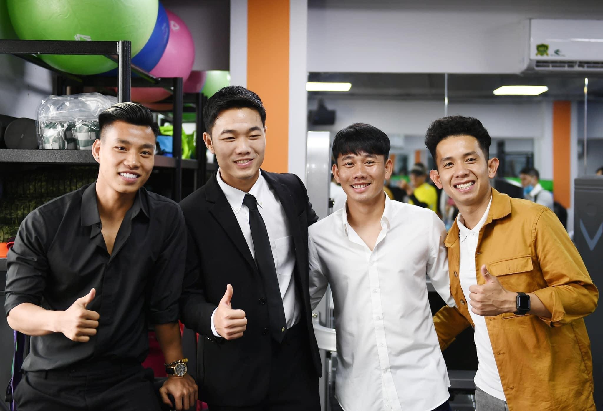 Dan sao HAGL dung iPhone anh 8