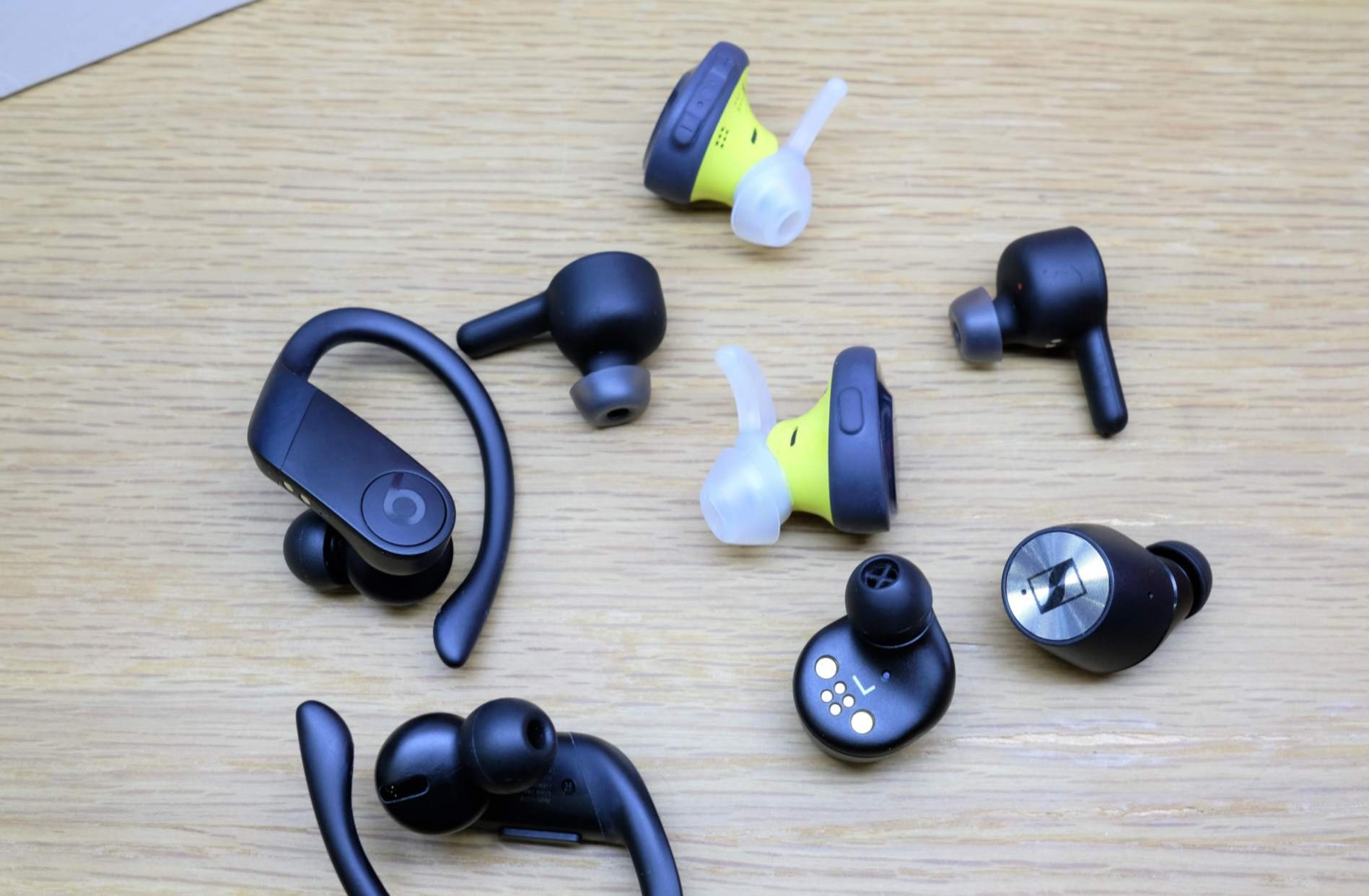 Duoi mot trieu dong, nen mua tai nghe true wireless nao? hinh anh