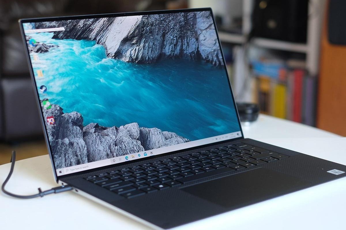 Laptop khan hang, dong loat tang gia o Viet Nam hinh anh