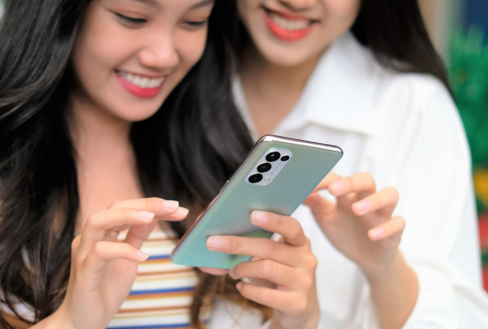 Smartphone nao chup anh dep, cau hinh tot trong tam gia 10 trieu dong? hinh anh