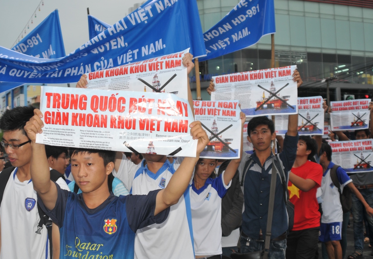 Thanh nien Can Tho phan doi hanh dong cua Trung Quoc hinh anh