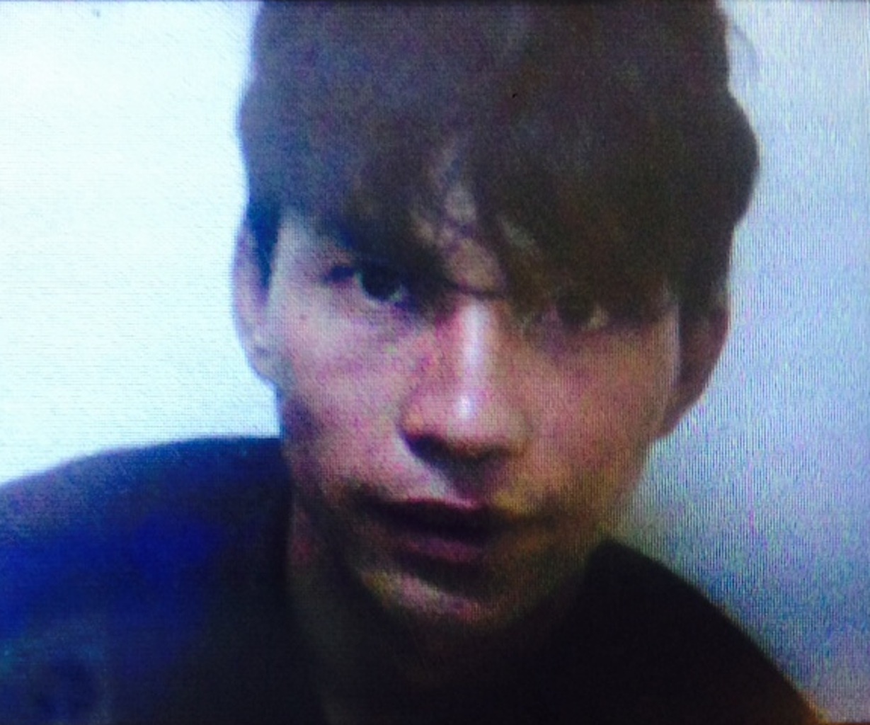 Gio tro voi be gai 14 tuoi roi tron trong can nha hoang hinh anh