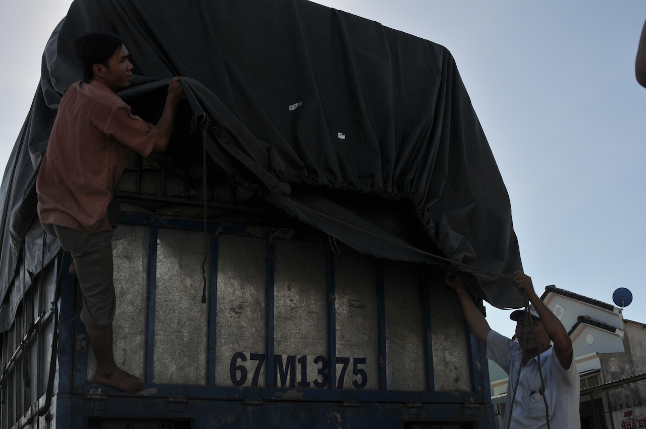 Xe tai danh vong 50 km de thoat khoi thanh tra giao thong hinh anh