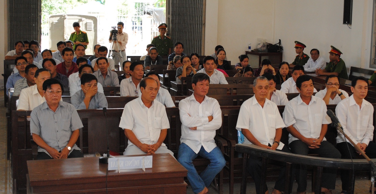 Xet xu hang loat nguyen lanh dao huyen Hong Ngu hinh anh
