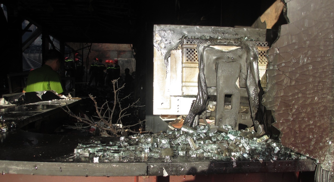 Loi ke cua nguoi pha mai ton thoat khoi dam chay tiem giay hinh anh