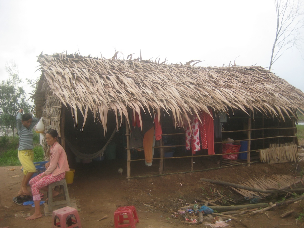 Cha nhieu lan xam hai con gai 15 tuoi o mien Tay hinh anh