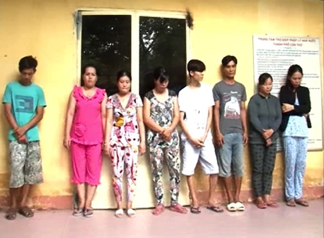 Nhieu quy ba thue khach san de danh bac hinh anh