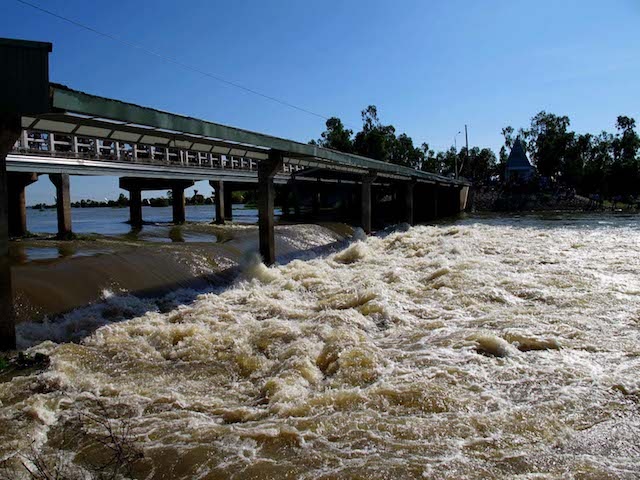 Mien Tay nuoc lu dang len nhanh hinh anh