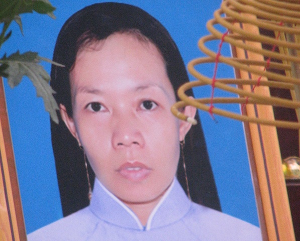 Di ảnh nạn nhân.