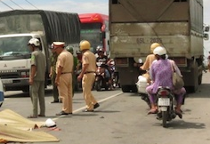 Tham kich sau to giay ly hon cua vo chong bi xe can hinh anh