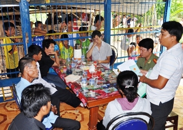 Nhieu nam gioi Trung Quoc bi lua tien moi gioi ket hon hinh anh