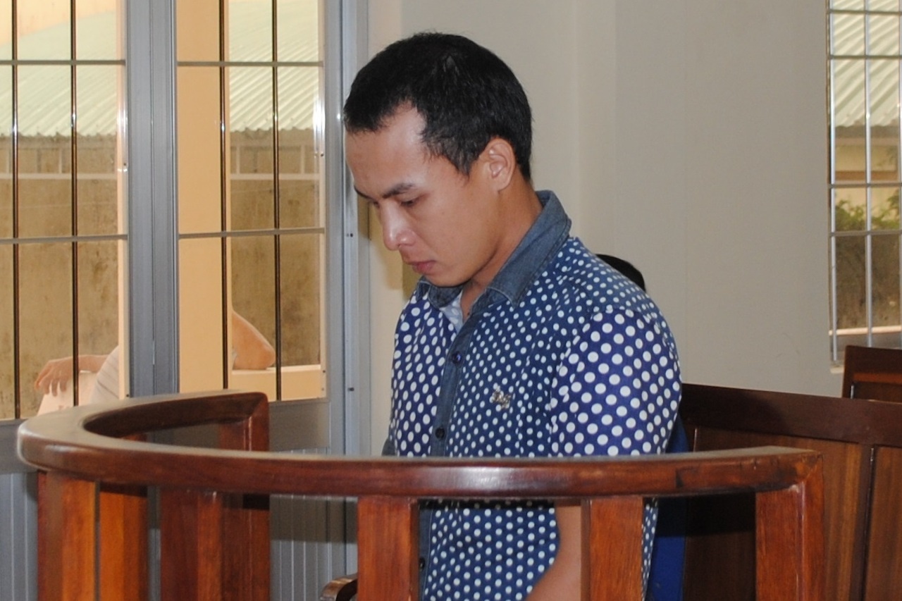 Hai lan di cuop, con thieu ta cong an huyen lanh 7 nam tu hinh anh