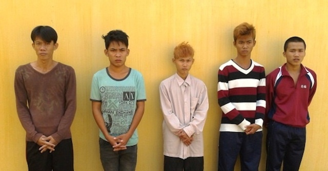 5 bị can cướp tài sản của ông lão.