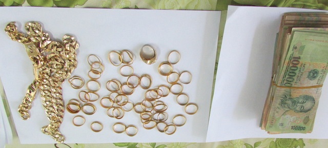 Số tài sản được trao trả cho ông lão ăn xin.