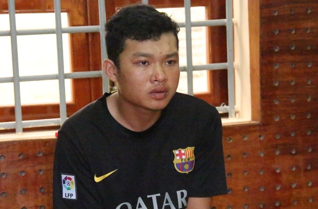 Bi danh hoi dong, nhan vien tiep thi dam thung tim doi thu hinh anh