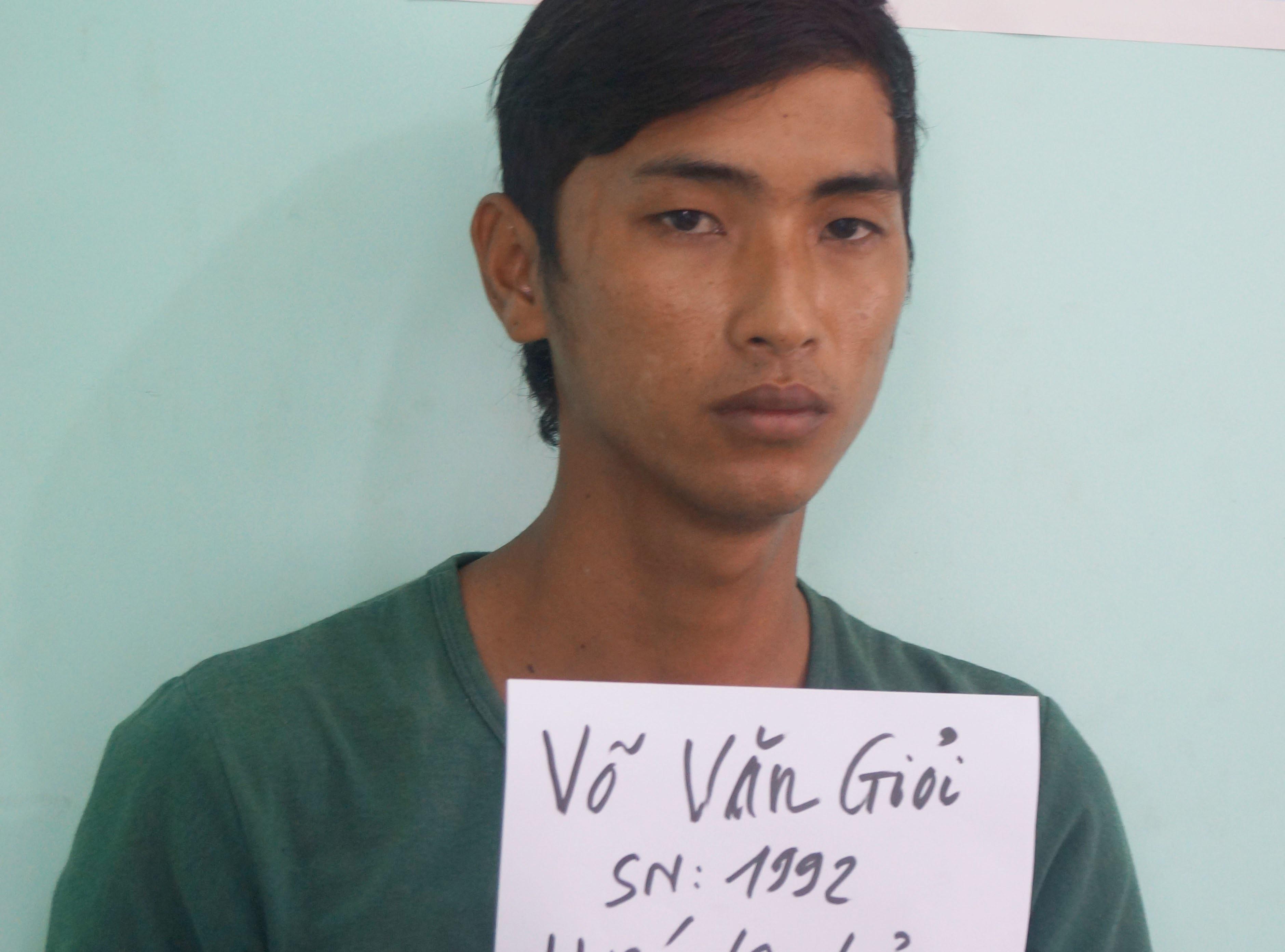 'Quan he' roi du co be 13 tuoi bo nha di theo minh hinh anh