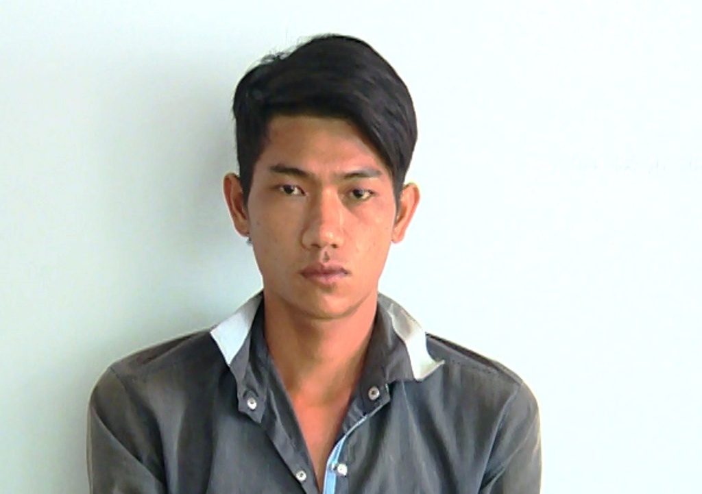 Hai ten cuop dung 'sung na' ban canh sat dac nhiem hinh anh