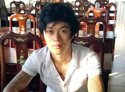 Bat thanh nien dien trai tron na qua he thong Facebook hinh anh